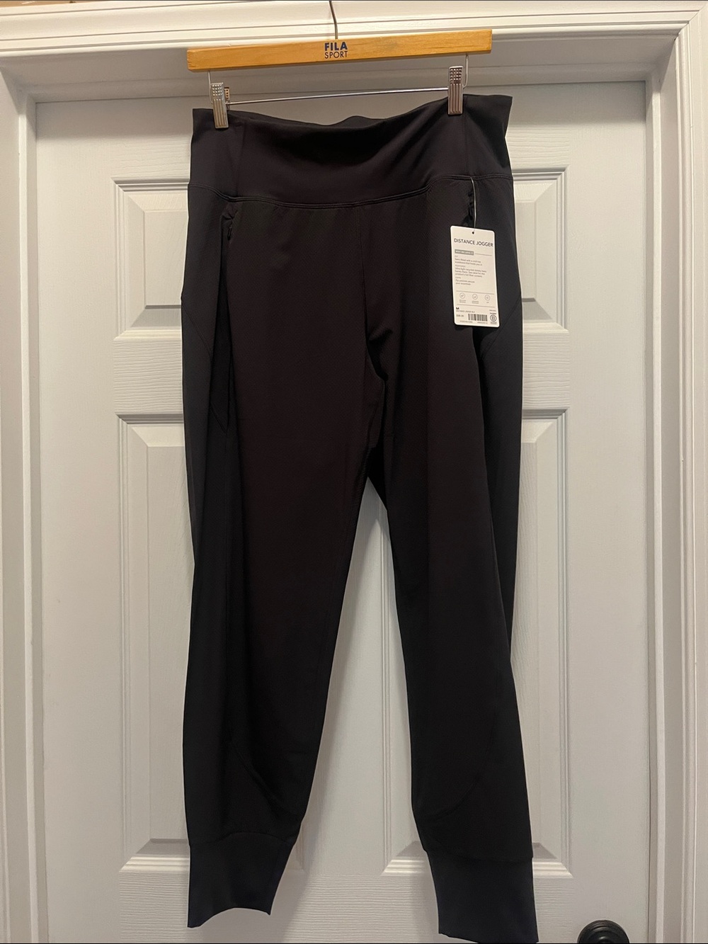 NWT Athleta Black Distance Jogger Pants for Performance Comfort M